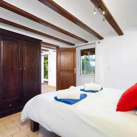 Lijep Pansion Sa Svim Sadrzajima Otvoren Za Ponude Guest house Split