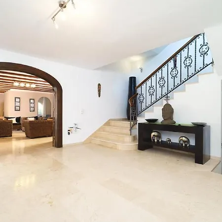 Lijep Pansion Sa Svim Sadrzajima Otvoren Za Ponude Split