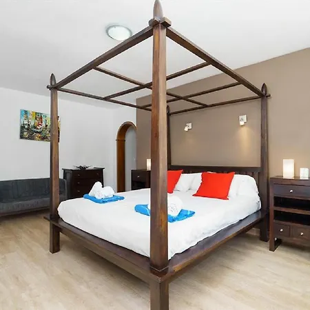 Lijep Pansion Sa Svim Sadrzajima Otvoren Za Ponude Gostinjska kuća Split